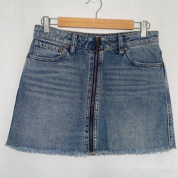 Free People We the Free Zip It Up denim blue jean mini skirt size 27 EUC - Picture 1 of 4